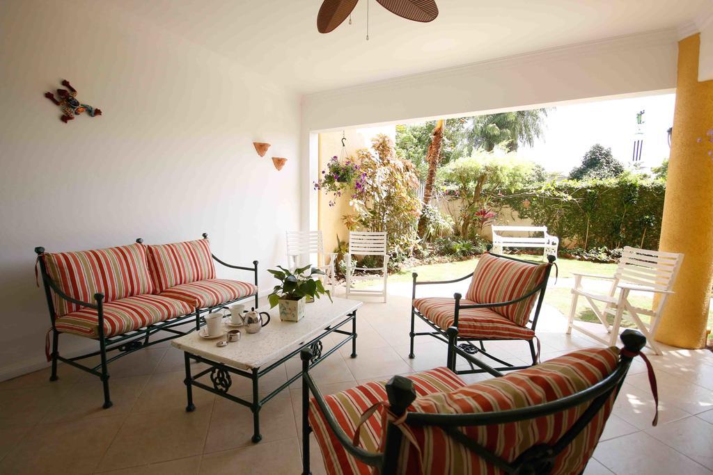 Cattleya Luxury Suites Kingston Zimmer foto