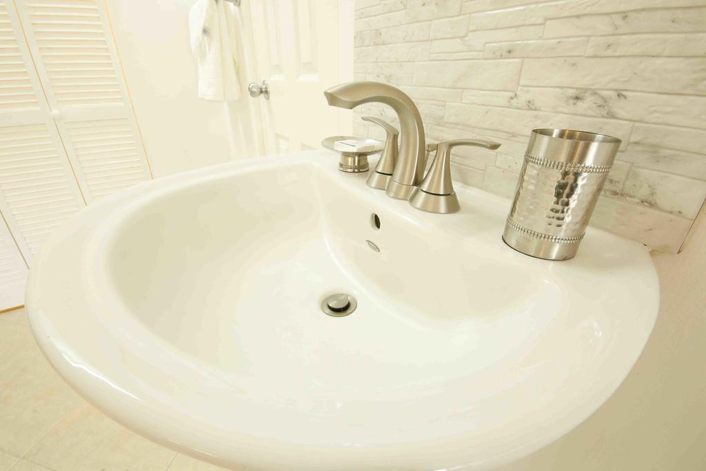 Cattleya Luxury Suites Kingston Zimmer foto